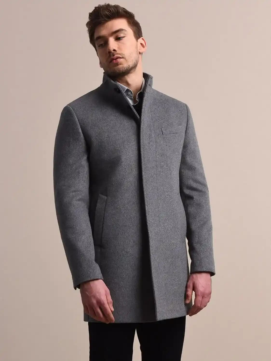 Moda Dünyasında Palto Markaları: Şıklık ve Fonksiyonelliğin Buluşması