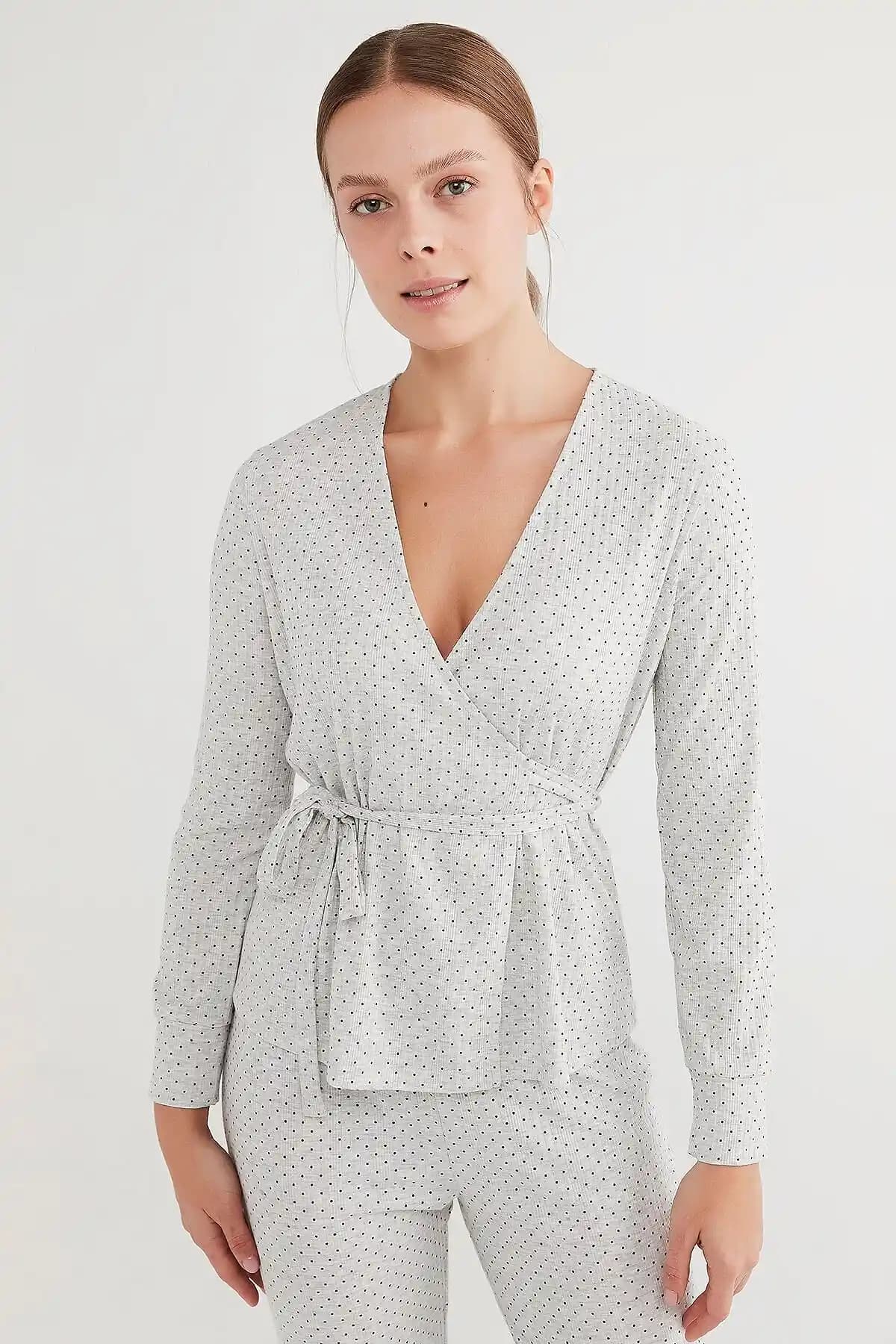 Moda Dünyasında Pijama: Rahatlık ve Şıklığın Buluştuğu Nokta