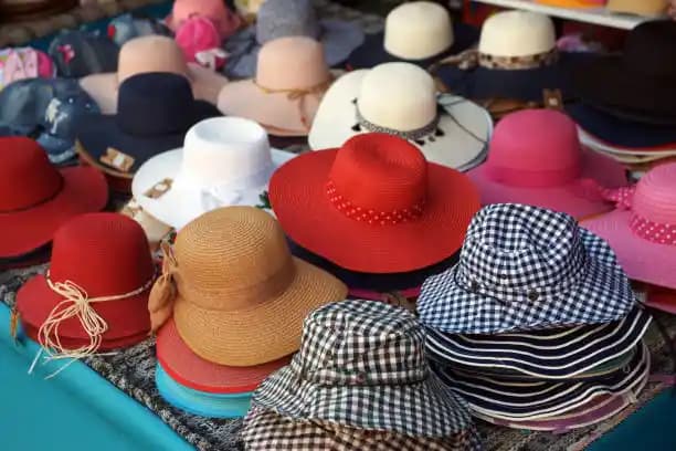 Moda Dünyasında Şapka: Stilinizin Son Dokunuşu ve Güncel Trendler