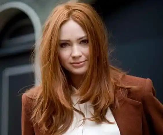 Moda Dünyasında Tarçın Renginin Popülerliği ve Stil Önerileri