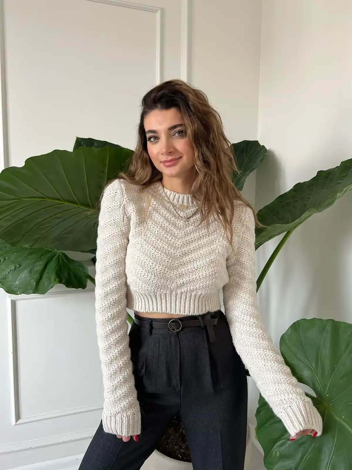 Moda Dünyasında Taş Rengi Kazaklar: Zamansız Şıklığın Anahtarı ve Kombin İpuçları