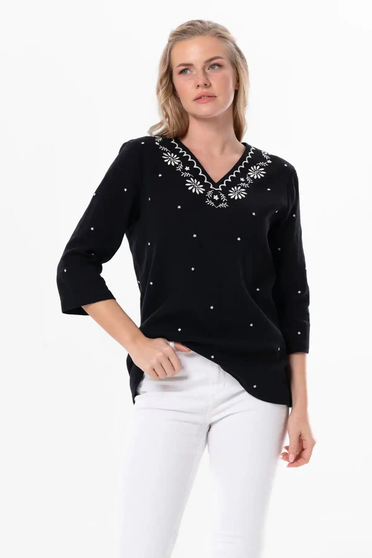 Moda Dünyasında Toptan Bluzlar: Stil ve Ekonomiyi Birleştiren En İyi Seçenekler