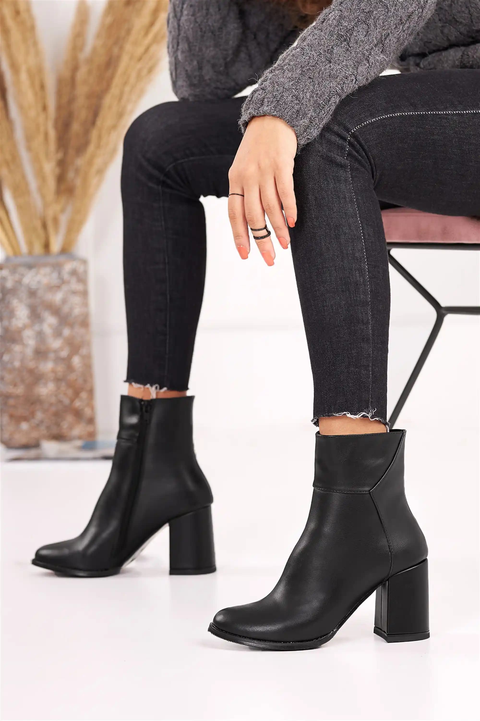 Moda Dünyasında Uzun Bot Modelleri: Şıklık ve Fonksiyonelliğin Buluşması