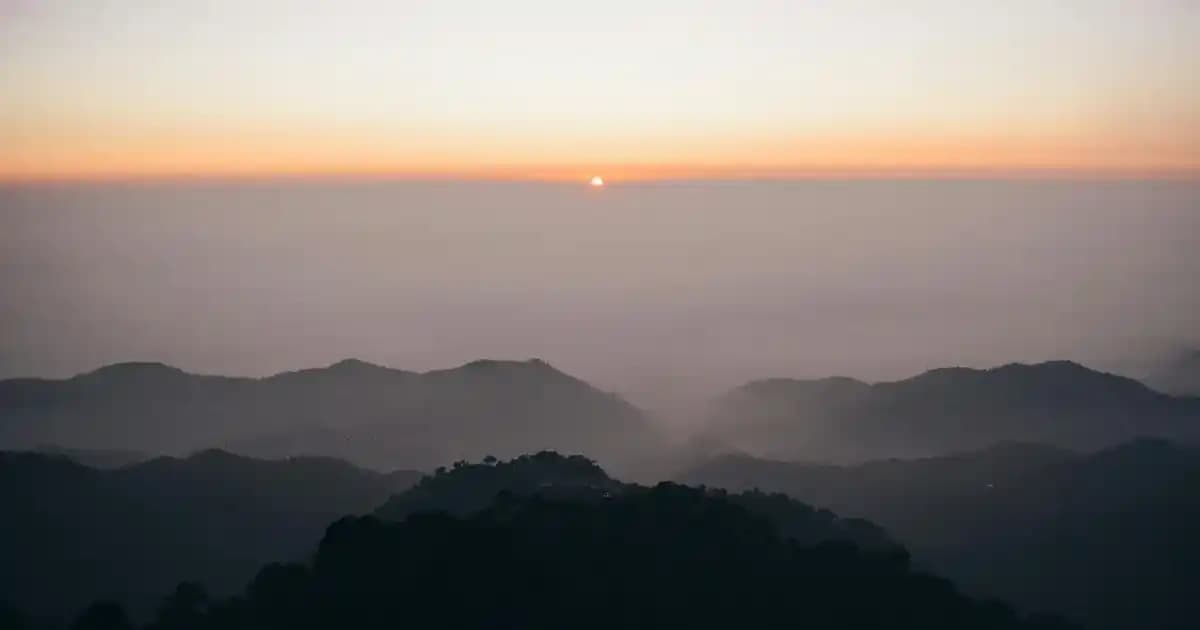 Moda Dünyasında Yağmurlukların Yeri ve Güncel Trendler Analizi