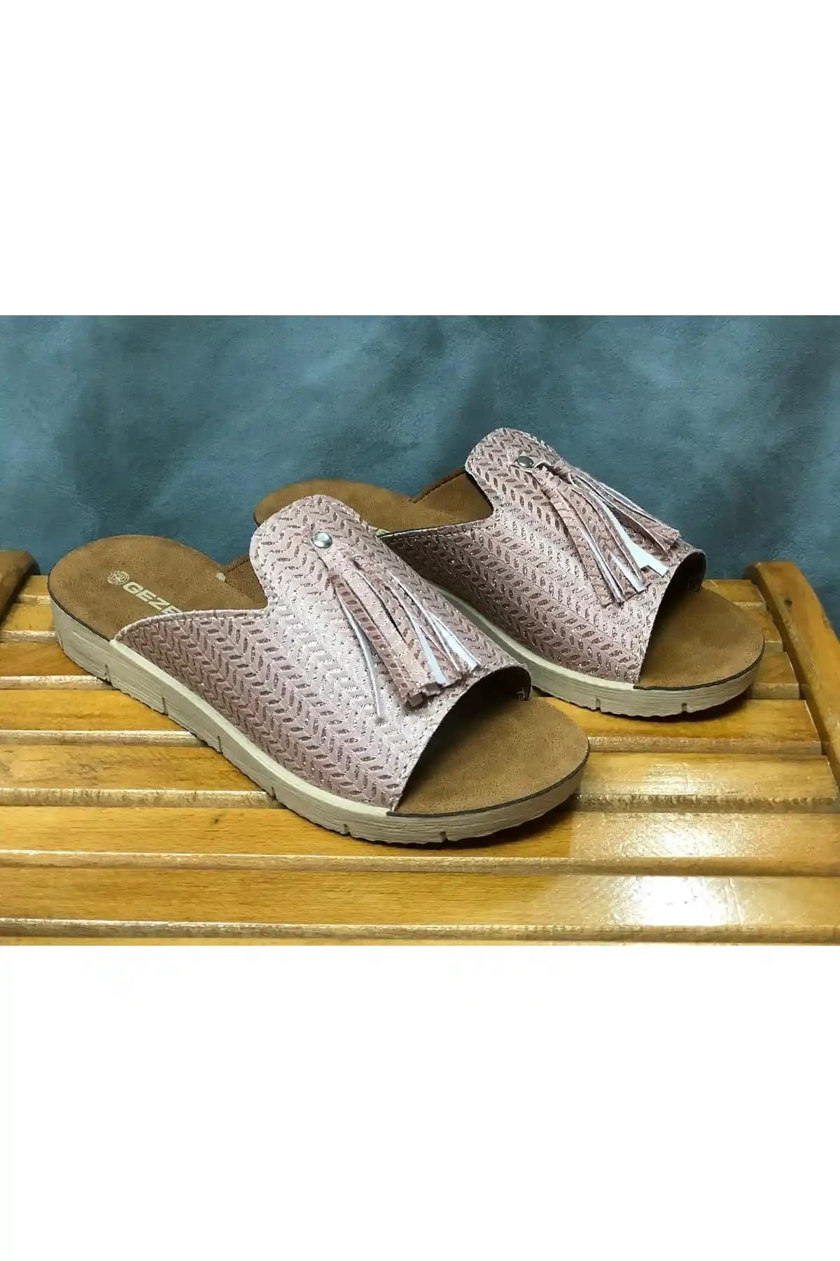 Moda Dünyasında Yeni Nesil Terlikler: Konfor ve Şıklığın Buluşması