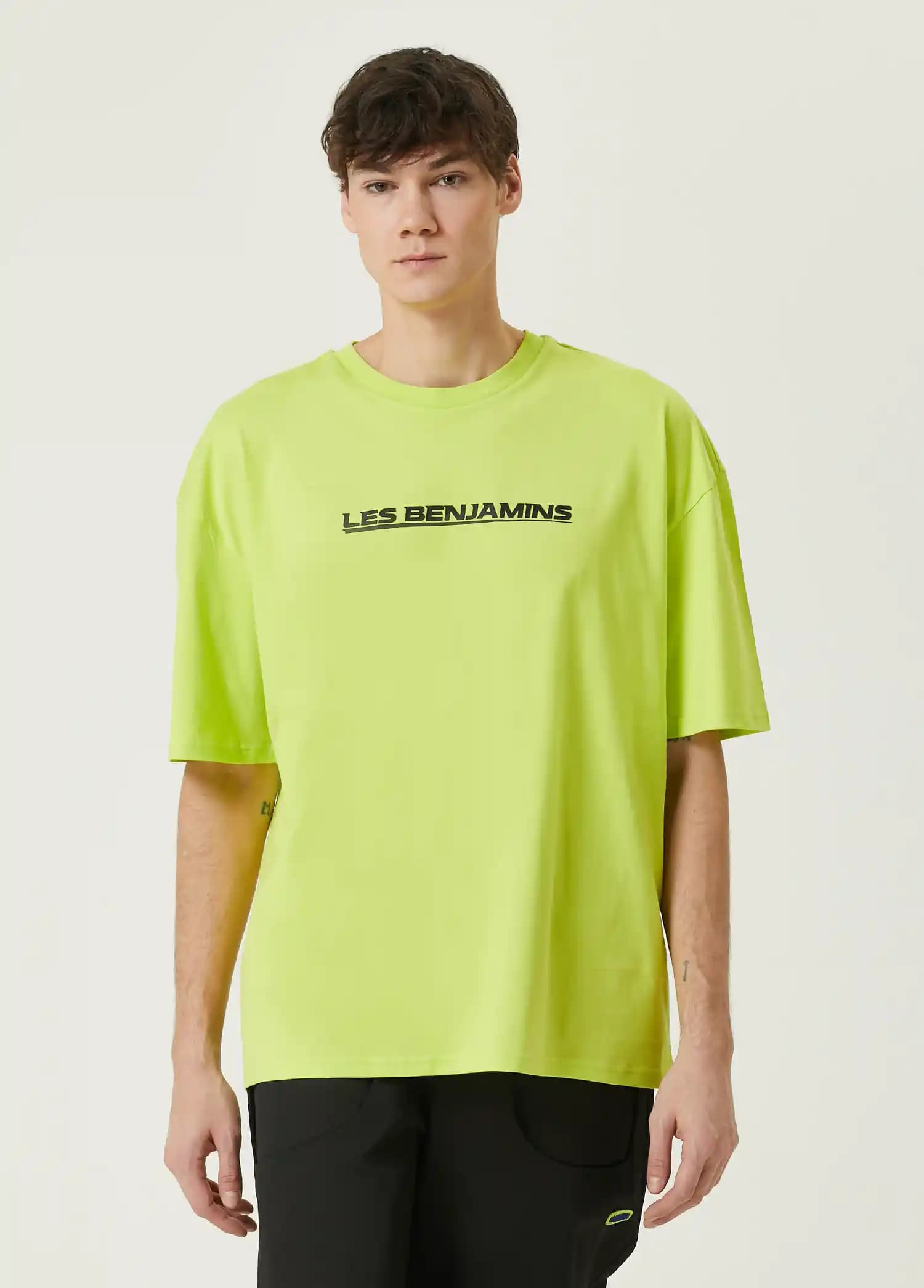 Moda Dünyasında Yeşil Tişörtler ve Les Benjamins’in Yeri Analizi