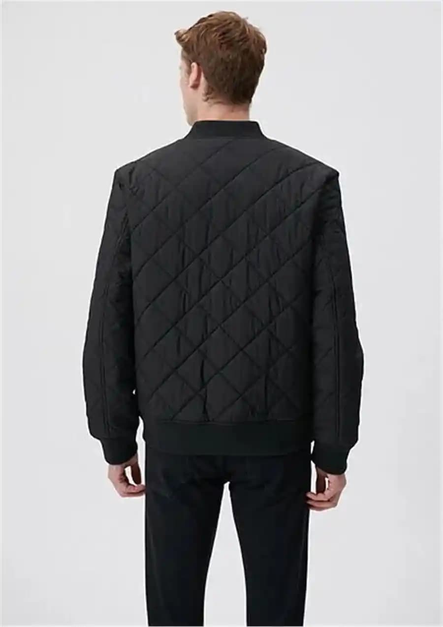 Moda Trendleri: Mavi Fermuarlı Siyah Ceketlerle Şık ve Rahat Kombinasyonlar