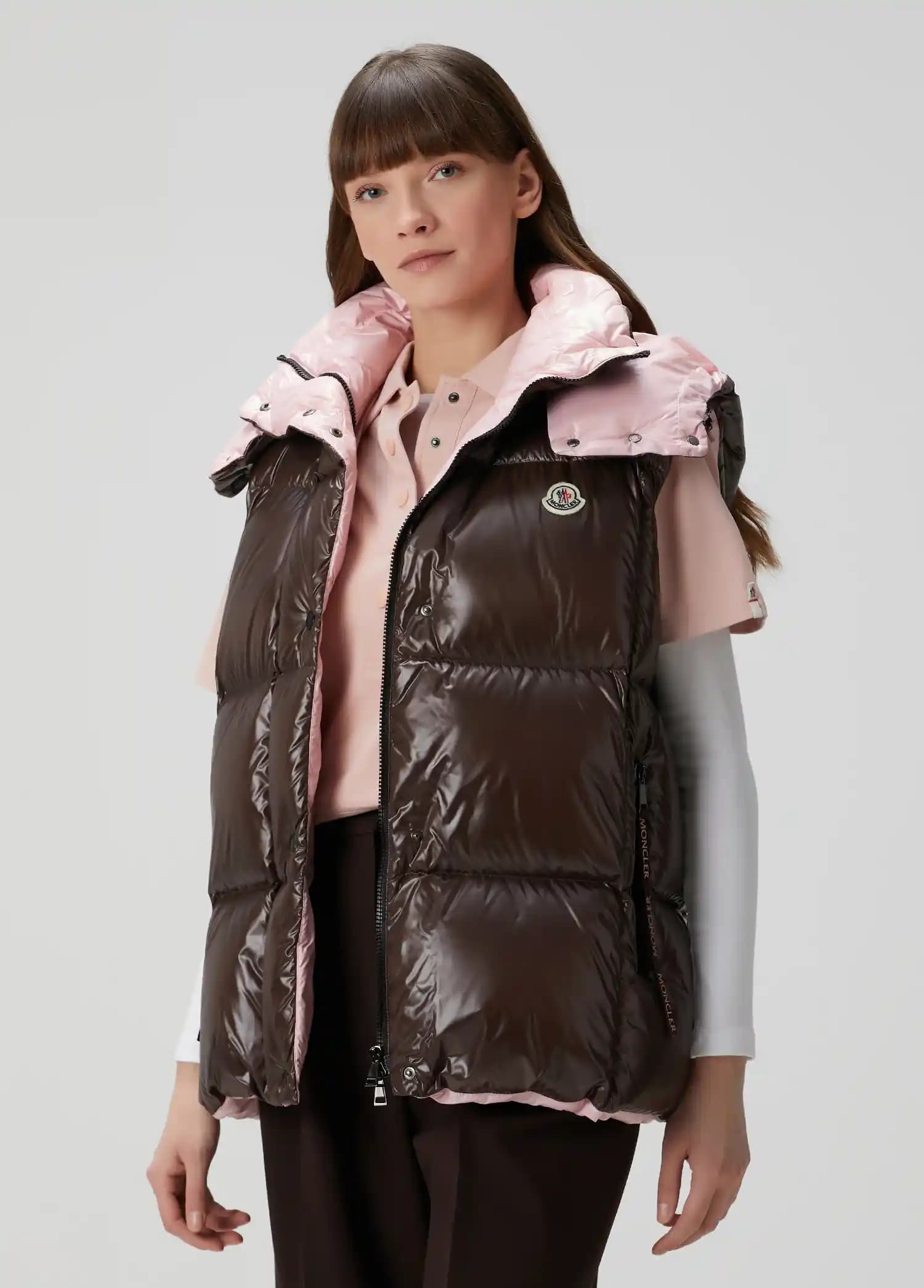 Moncler Kadın Yelekleri: Şıklık ve Fonksiyonelliğin Modern Buluşması