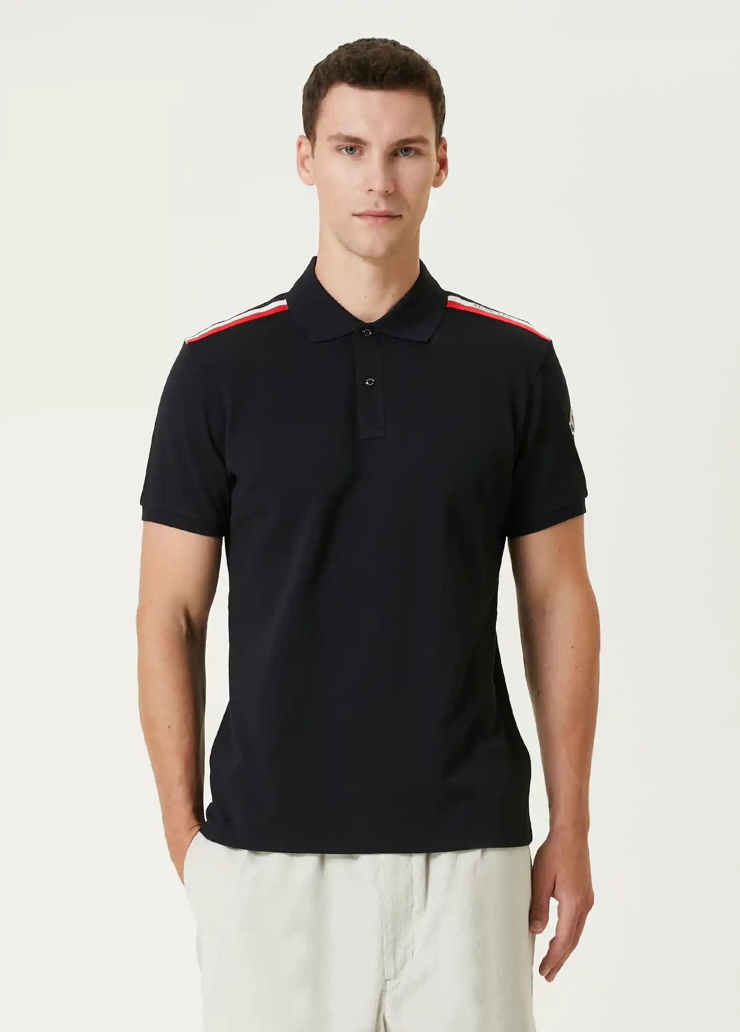 Moncler Polo Yaka Ürünleri: Şıklık ve Fonksiyonelliğin Modern Buluşması