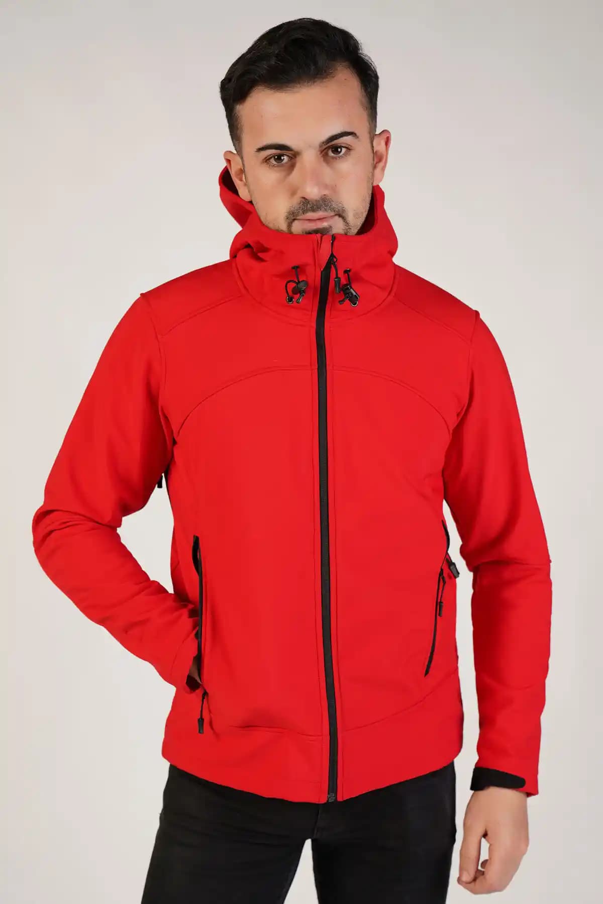 Mont Kapşonlu Moda Trendleri: Şıklık ve Fonksiyonelliğin Modern Buluşması