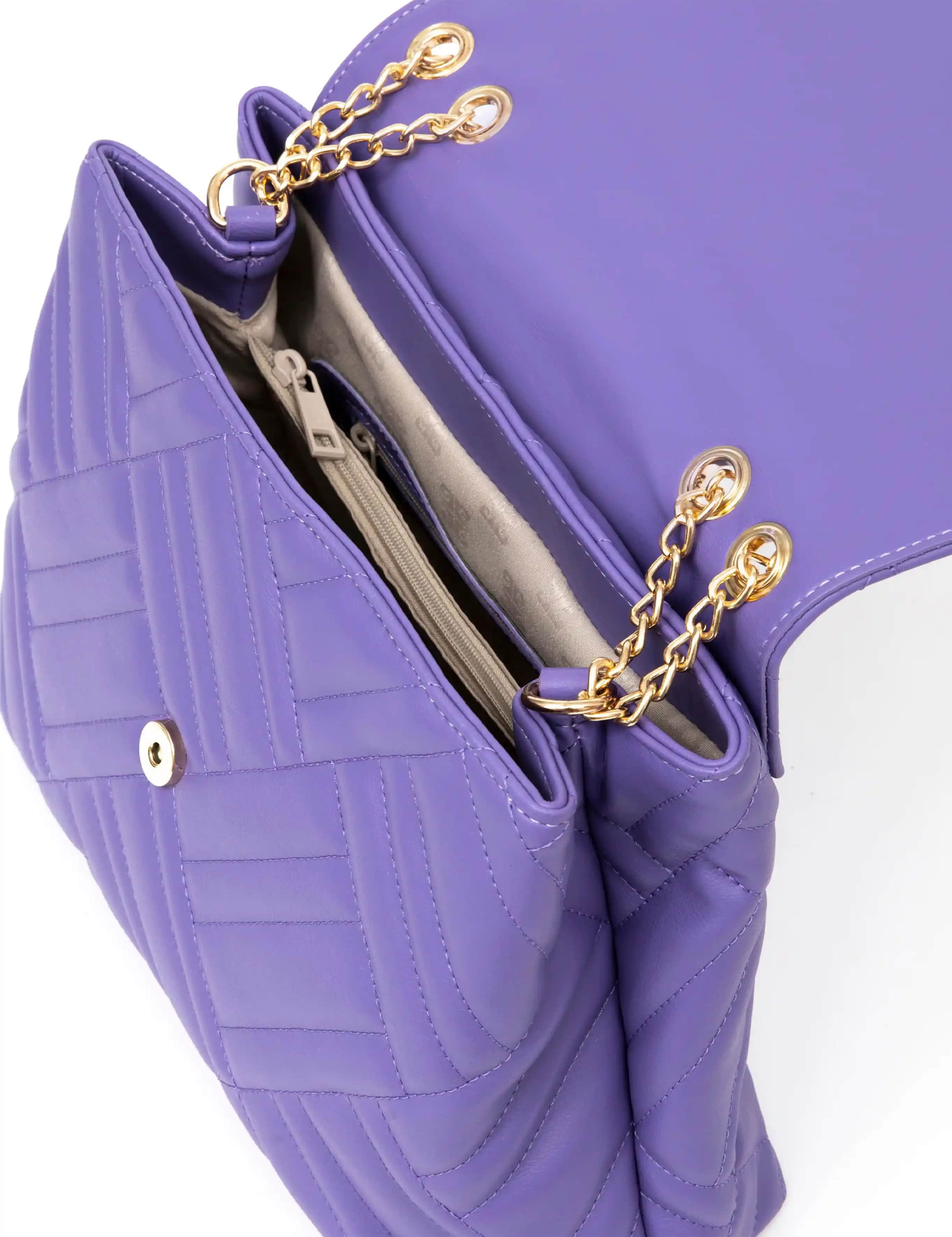 Mor Omuz Çantası Trendleri ve Kombin Önerileri: Modern Kadınlar İçin Stil Rehberi