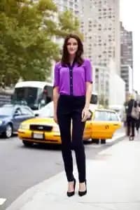 Mor Siyah Kombinleriyle Güç ve Zarafetin Modern Moda Yansımaları