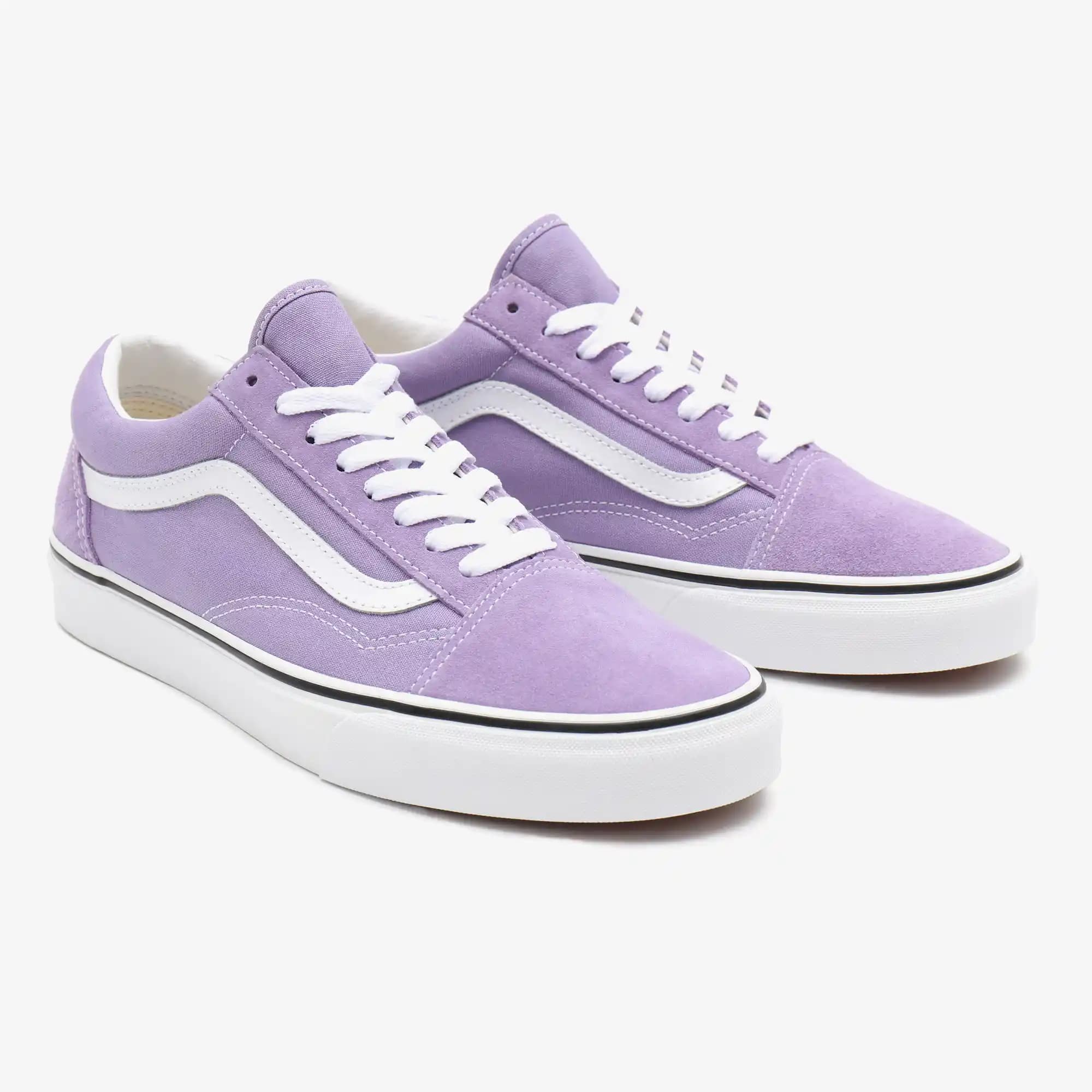 Mor Vans Ayakkabılar: Renklerin Gücü ve Stil İfadesiyle Moda Dünyasında Öne Çıkma