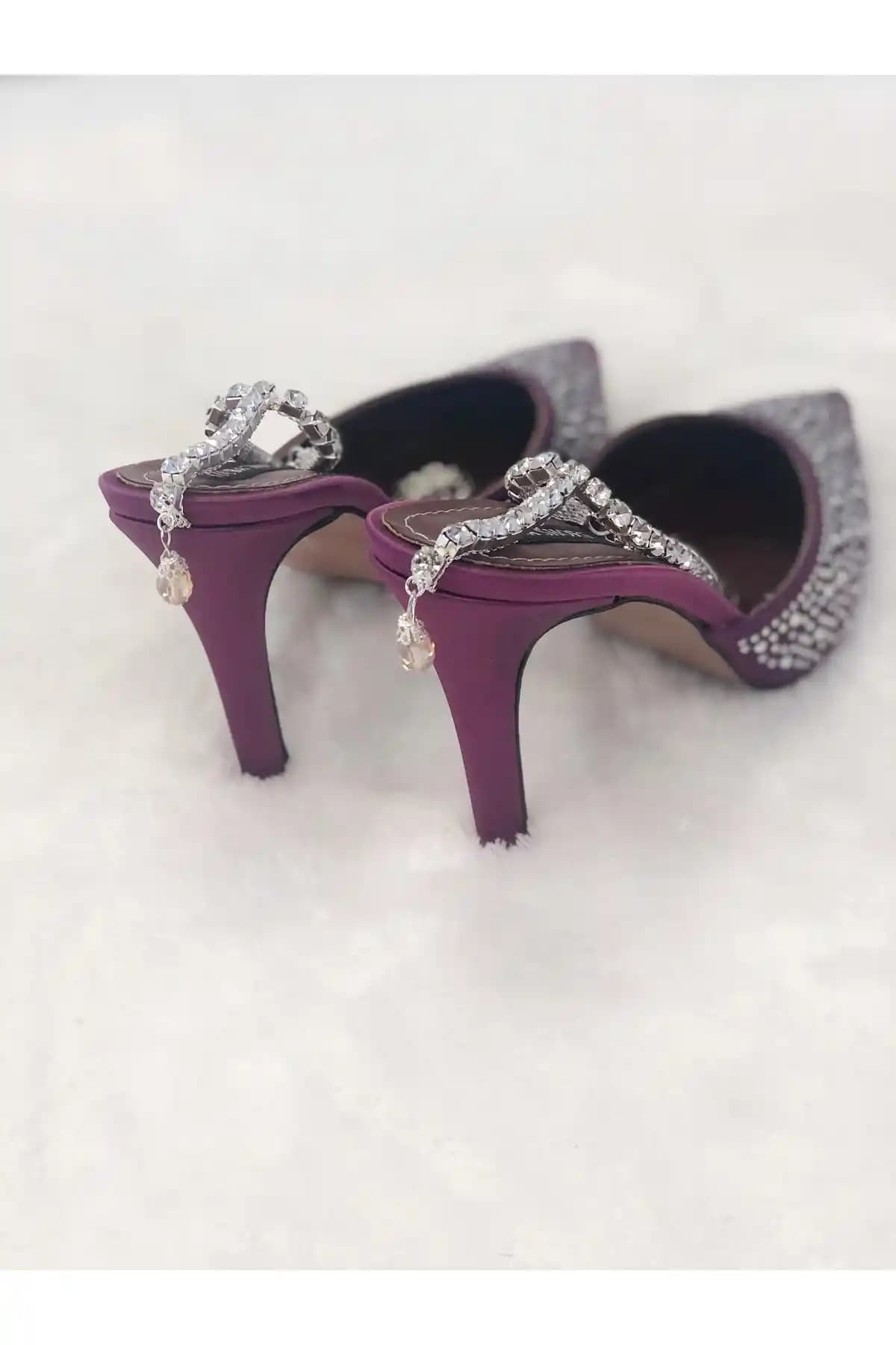 Mürdüm Rengi Ayakkabılar: Moda Dünyasında Zarif ve Çok Yönlü Bir Tercih