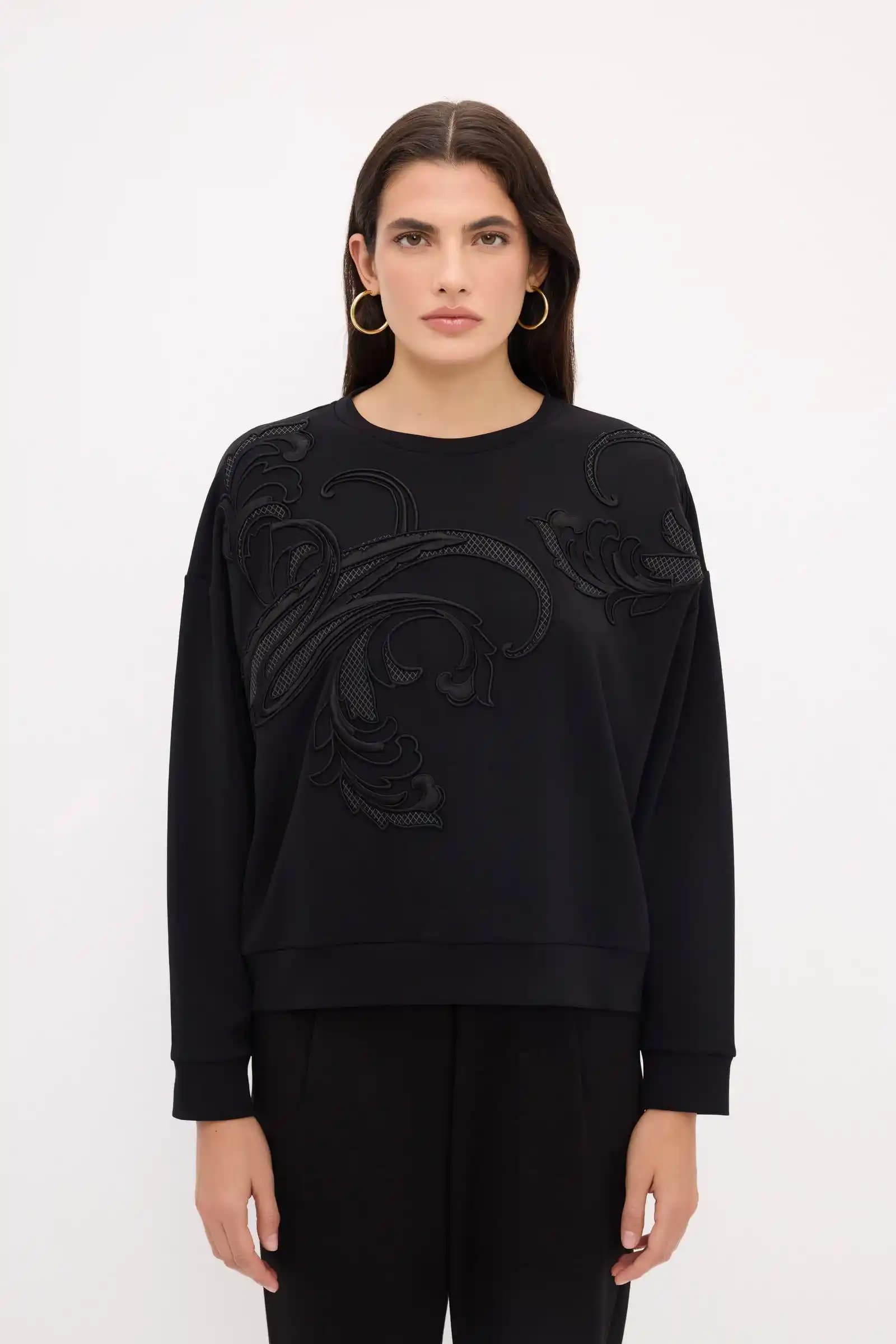 Nakış Sweatshirt Modada Zarif ve Şık Bir Trend Olarak Günümüz Giyim Tercihleri