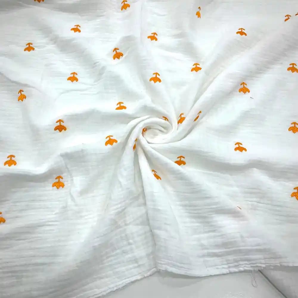 Nakışlı Kumaşlar: Moda Dünyasında Geleneksel ve Modern Tasarımların Buluşması