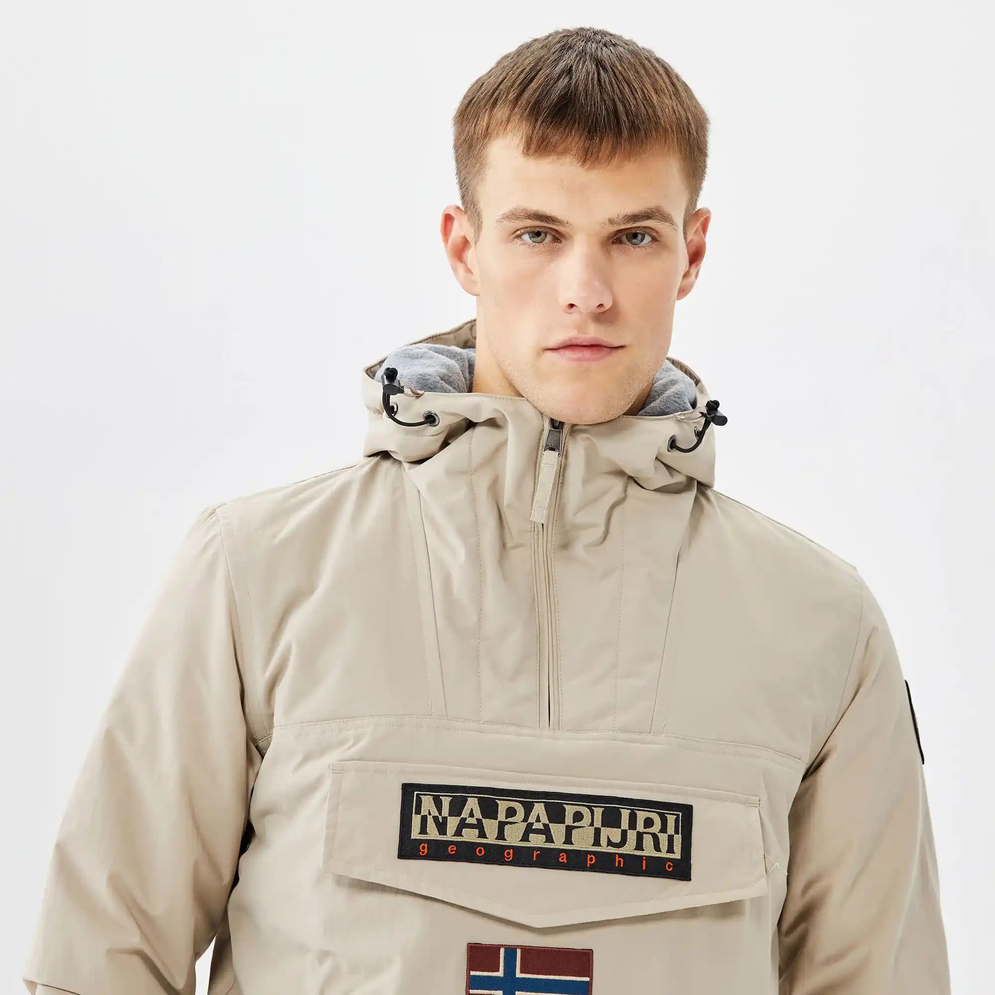 Napapijri Kanguru Montlar: Moda ve Fonksiyonelliğin Mükemmel Uyumu