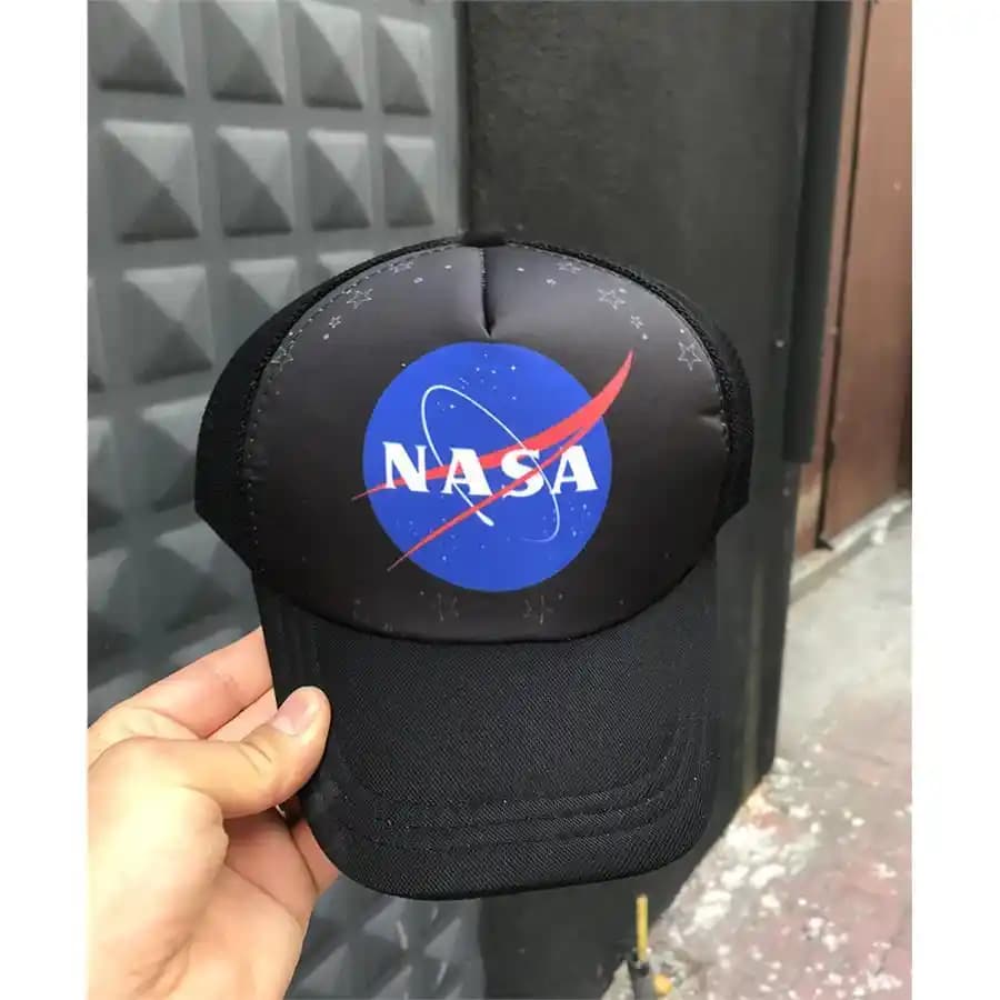 Nasa Şapkası: Uzay Temalı Moda Trendleri ve Güncel Stil Önerileri