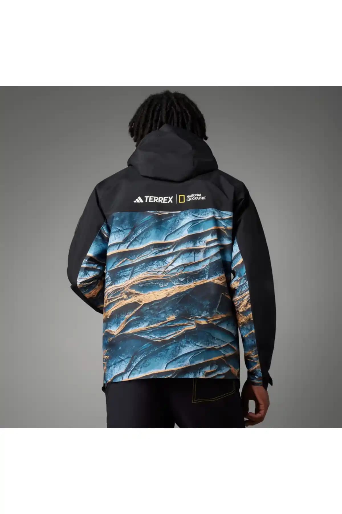 National Geographic Ceketleri: Doğadan İlham Alan Modern Moda ve Fonksiyonellik