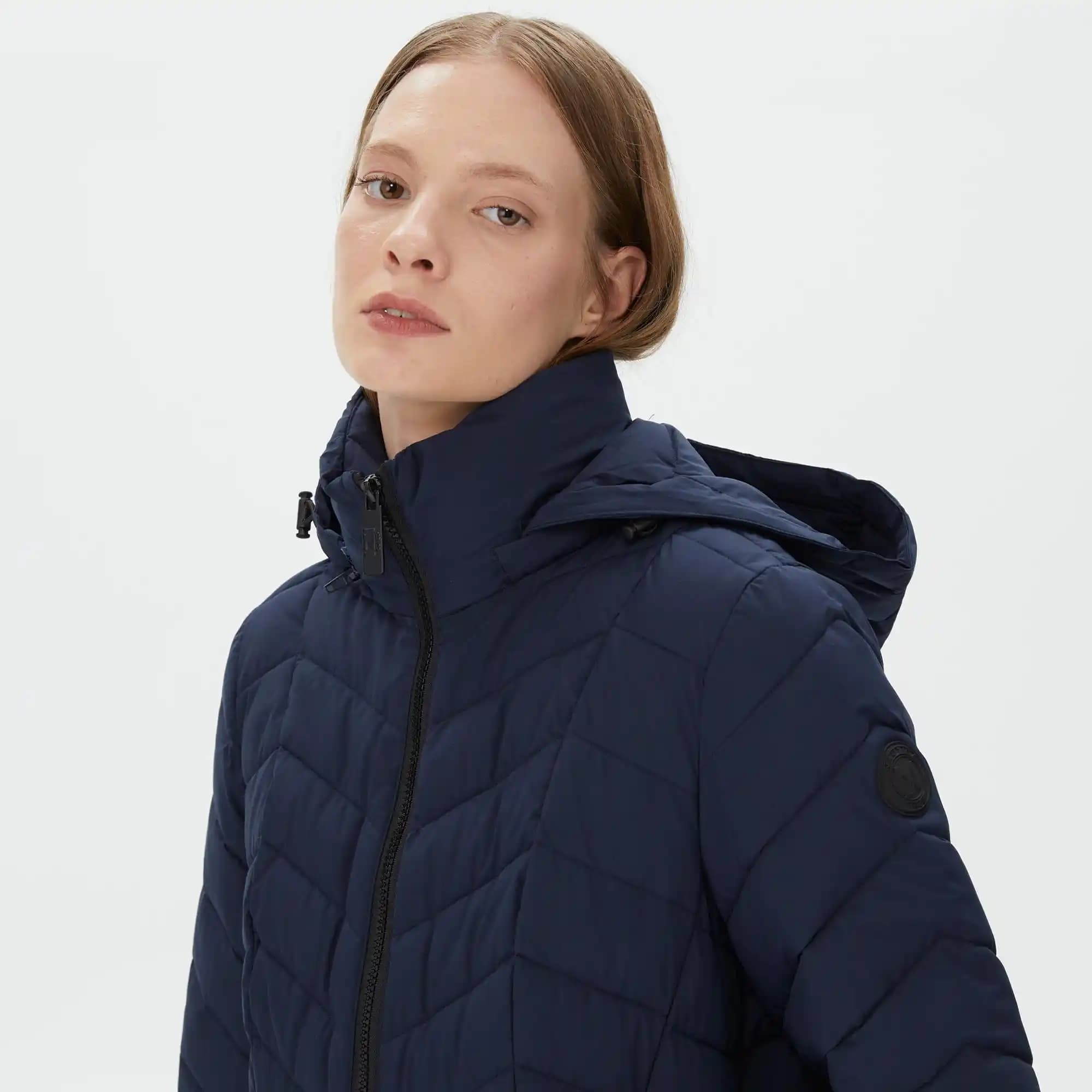 Nautica Bayan Mont Koleksiyonu: Şıklık ve Fonksiyonelliğin Mükemmel Buluşması