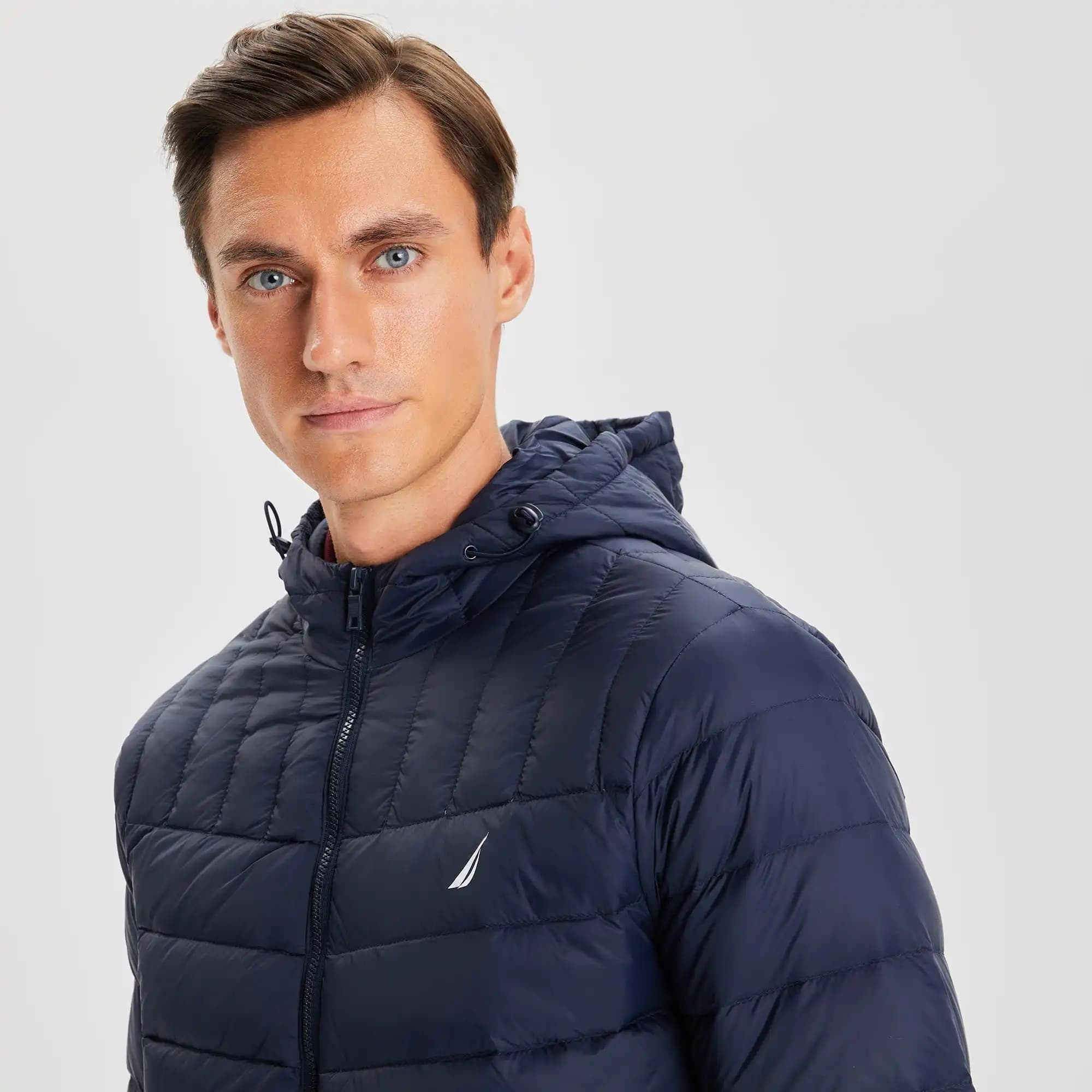 Nautica Kaz Tüyü Montları: Moda ve İşlevselliğin Bir Arada Sunulduğu Kış Koleksiyonu