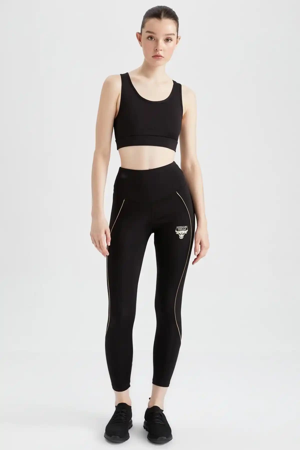 NBA Tayt Modası: Günlük Stil ve Spor Şıklığını Bir Arada Yansıtan Trend Parça