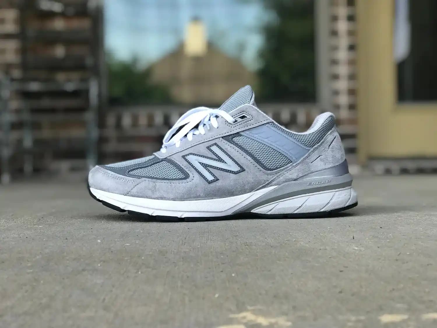 New Balance 990v5 Gri: Modern Tasarım ve Konforuyla Günlük Şıklık İçin Tercih Edin