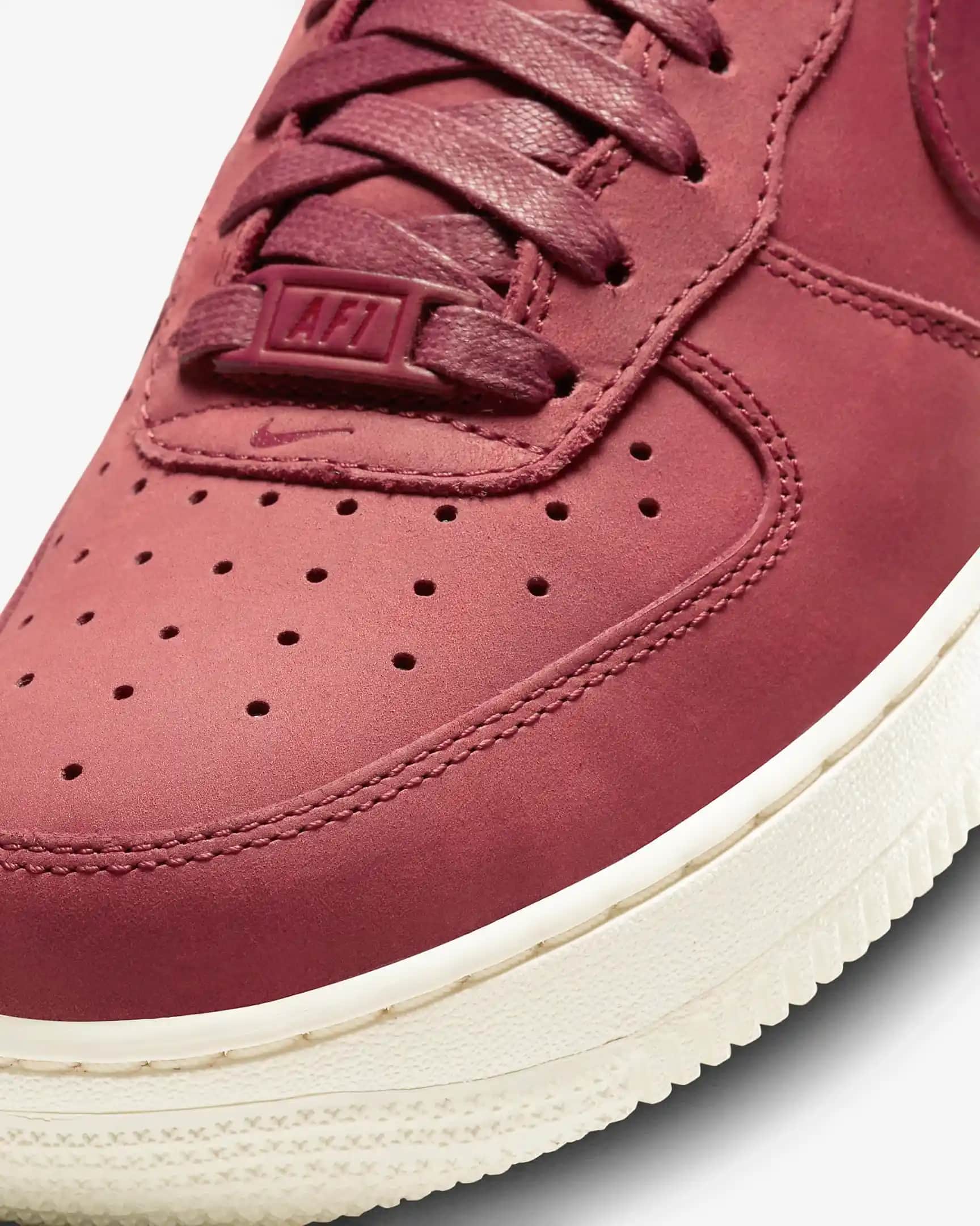 Nike Air Force 1 Premium Modanın Vazgeçilmez İkonik Ayakkabısı Özellikleri ve Stil İpuçları