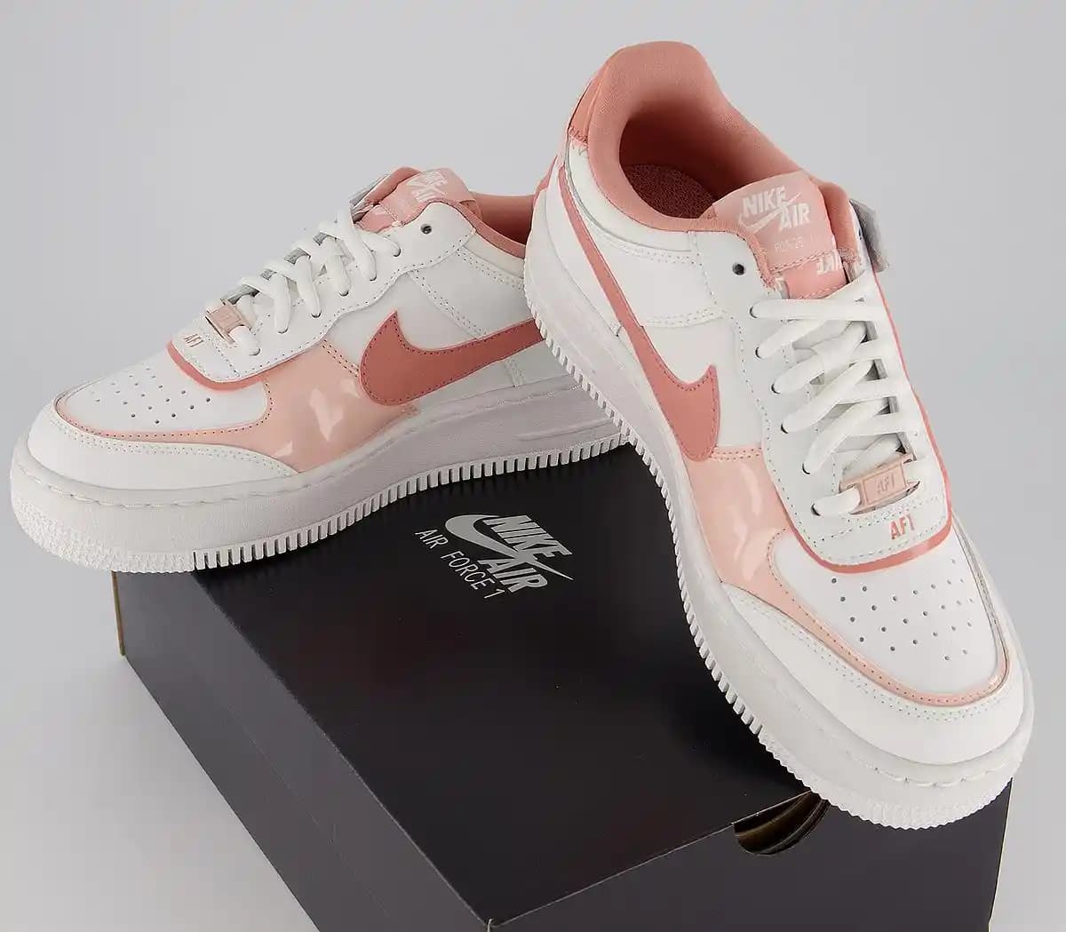 Nike Air Force Kadınlar İçin Zamansız Moda İkonu ve Stil Önerileri
