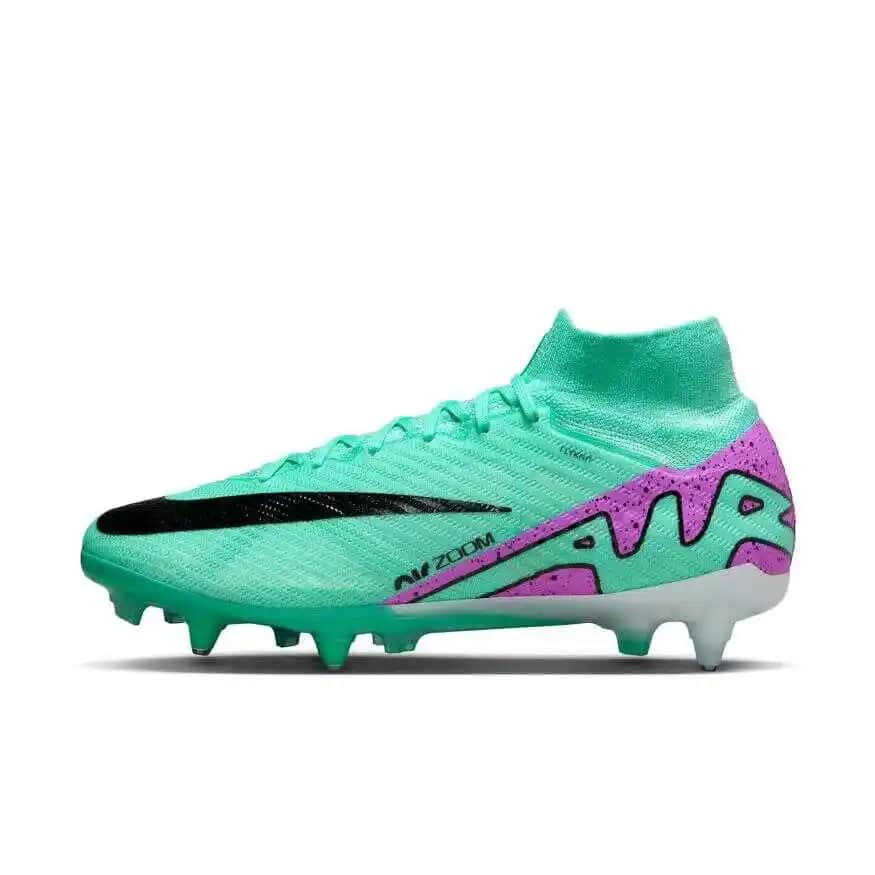 Nike Air Zoom Kramponlar: Performans ve Şıklığın Modern Spor Ayakkabısı Tanıtımı