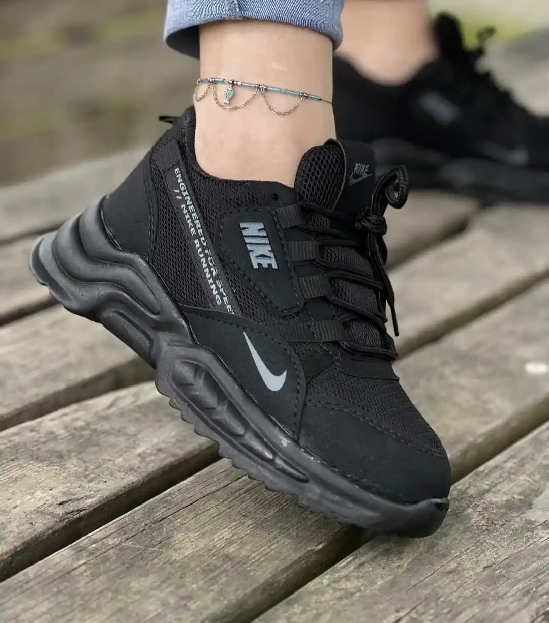 Nike Bayan Günlük Giyim Trendleri ve Kombinasyonlar: Modern ve Şık Seçenekler