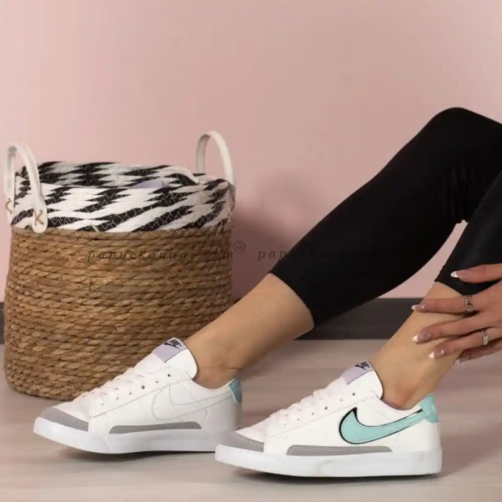 Nike Beyaz Bağcıklar Moda Dünyasında Detayların Gücü ve Stil İfadesi