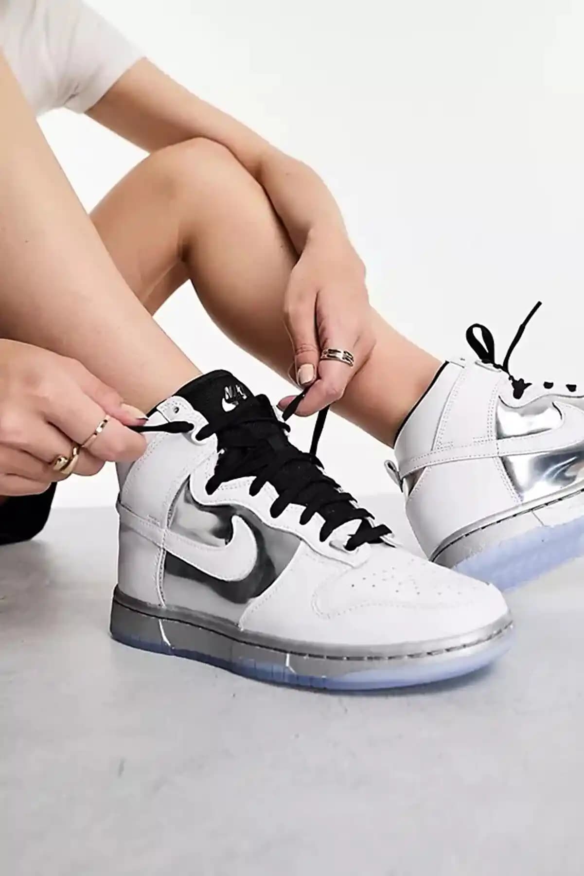 Nike Dunk Bilekliği ve Moda Dünyasında Kendini İfade Etmenin Yolları