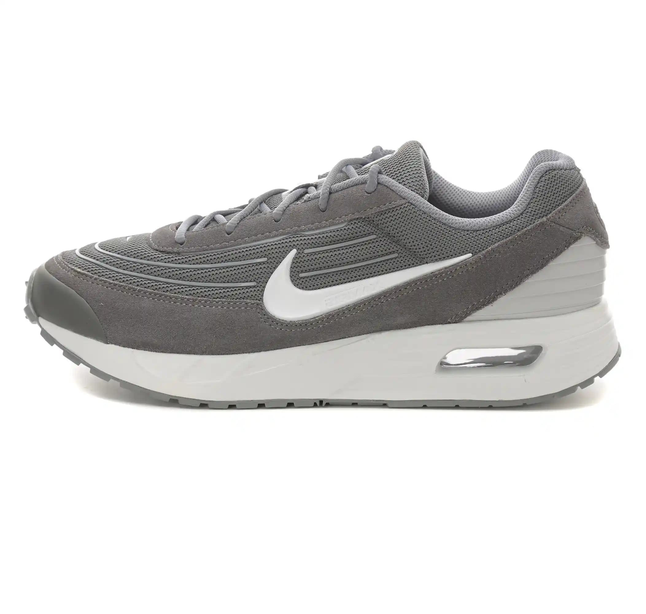Nike Erkek Gri Spor Ayakkabıları: Şıklık ve Fonksiyonellik Bir Arada