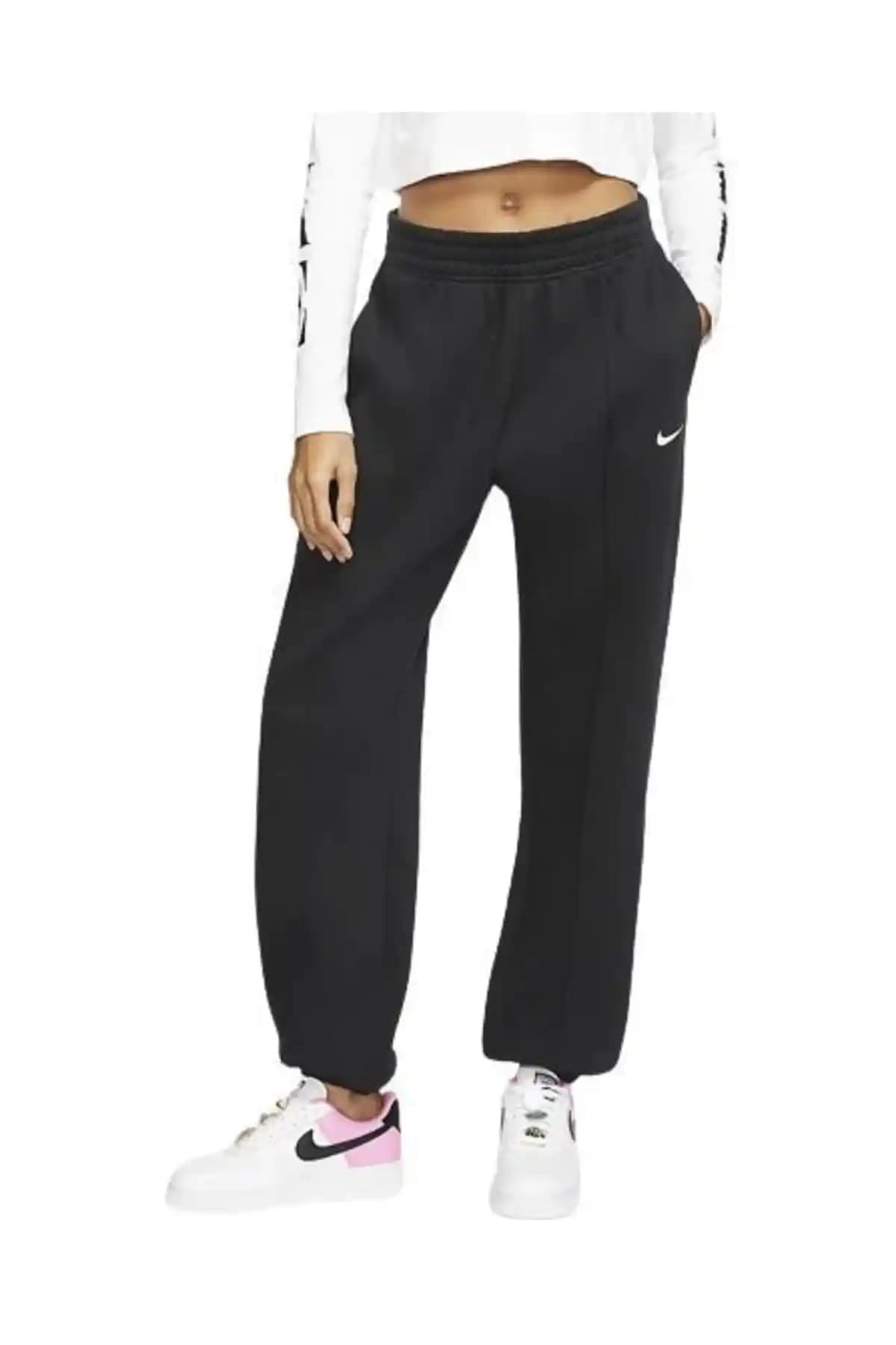 Nike Essential Eşofman Altı ile Günlük Moda ve Konforun Mükemmel Buluşması