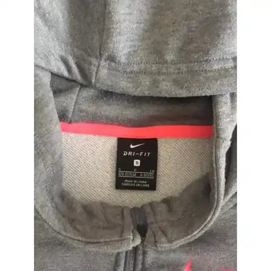 Nike gri kapşonlular: modern tasarım ve konforun spor ve günlük moda ile buluşması