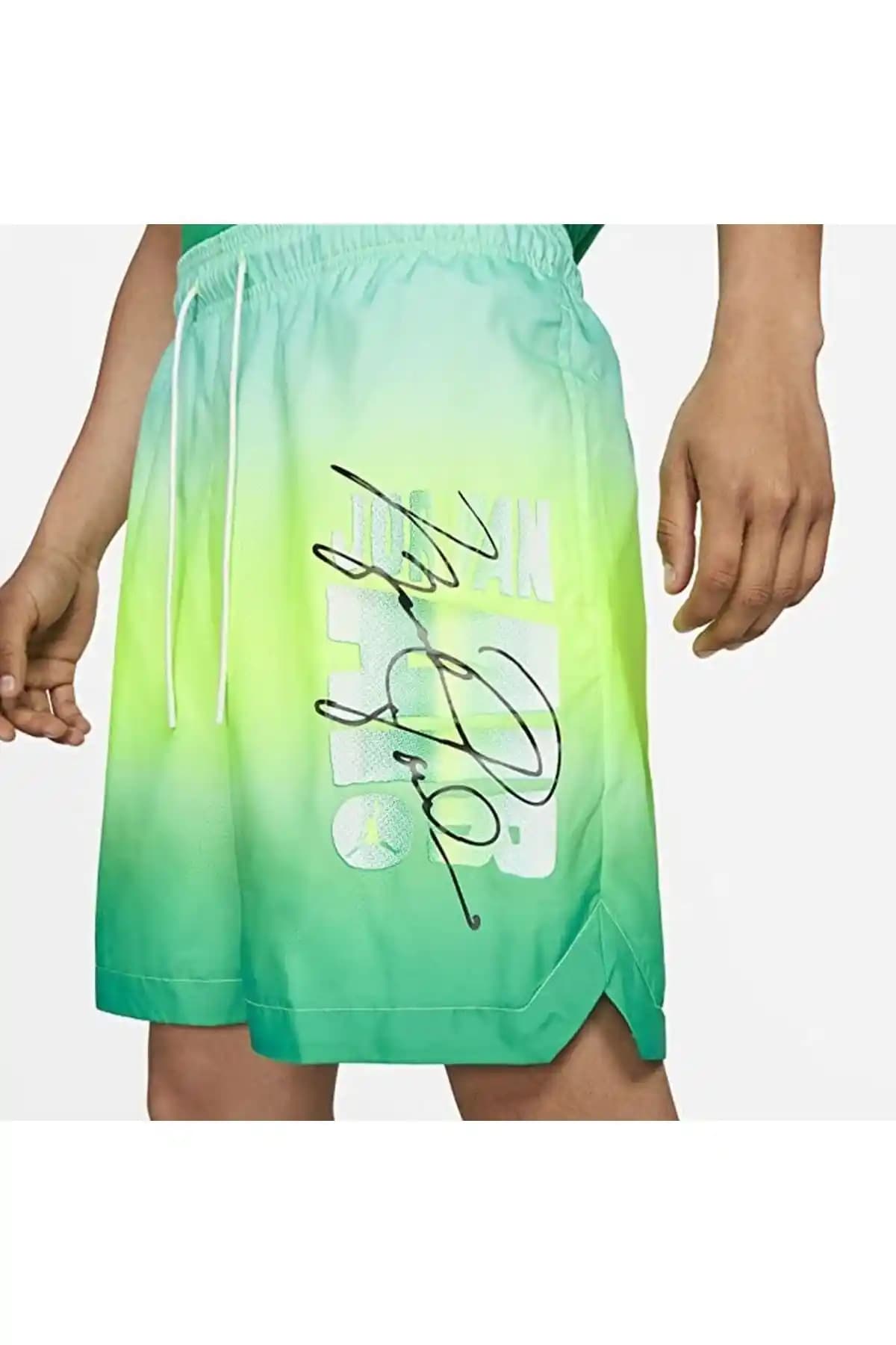 Nike ile Havuz ve Plaj Modasında Şıklık ve Konforun Birleşimi 2023