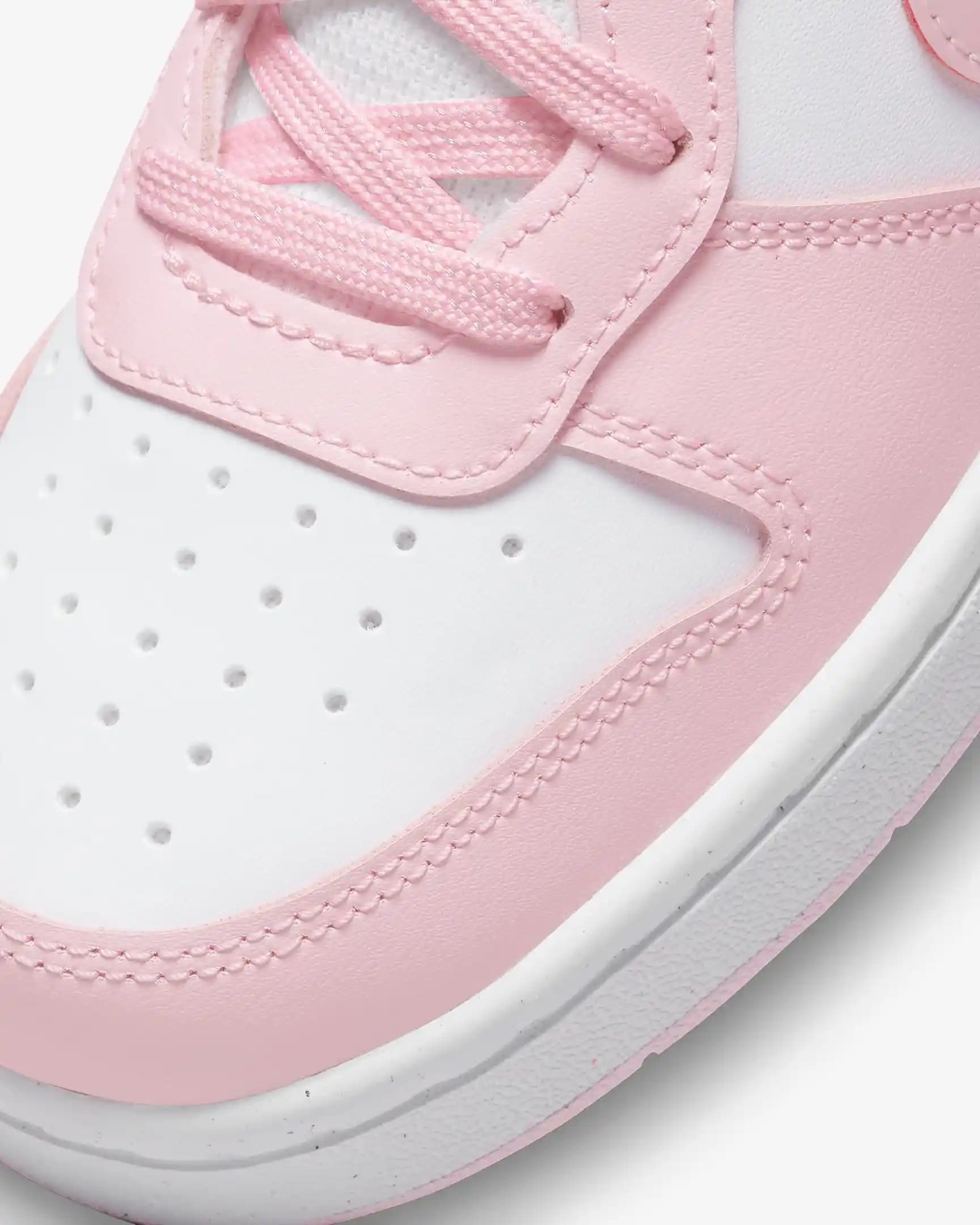 Nike Kadın Court Borough: Moda ve Sporun Şık Birleşimi Günlük Kullanım İçin Uygun