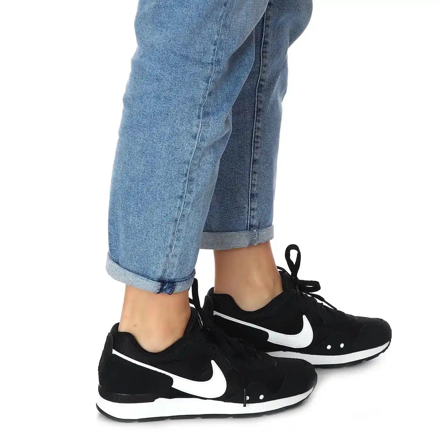 Nike kadın günlük spor ayakkabıları: moda ve performansı bir araya getiren modeller