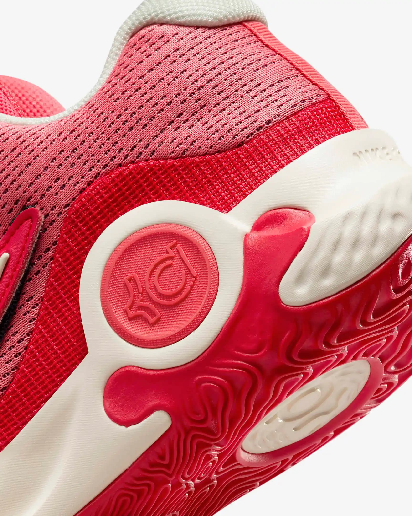 Nike KD Trey 5 Spor ve Moda Dünyasında İkon Haline Gelen Bir Sneaker Modeli