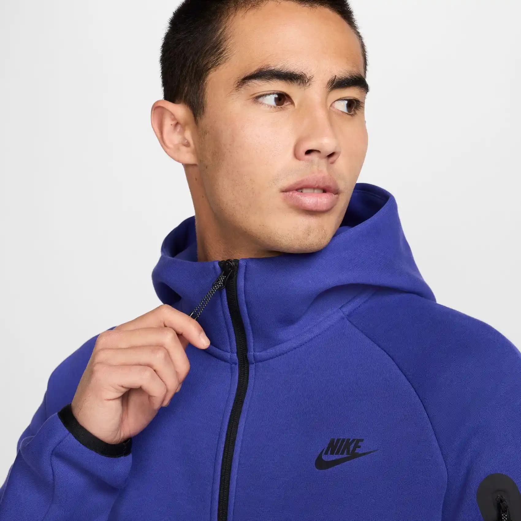 Nike Lacivert Tech Fleece Koleksiyonu: Moda ve Fonksiyonelliğin Buluşması