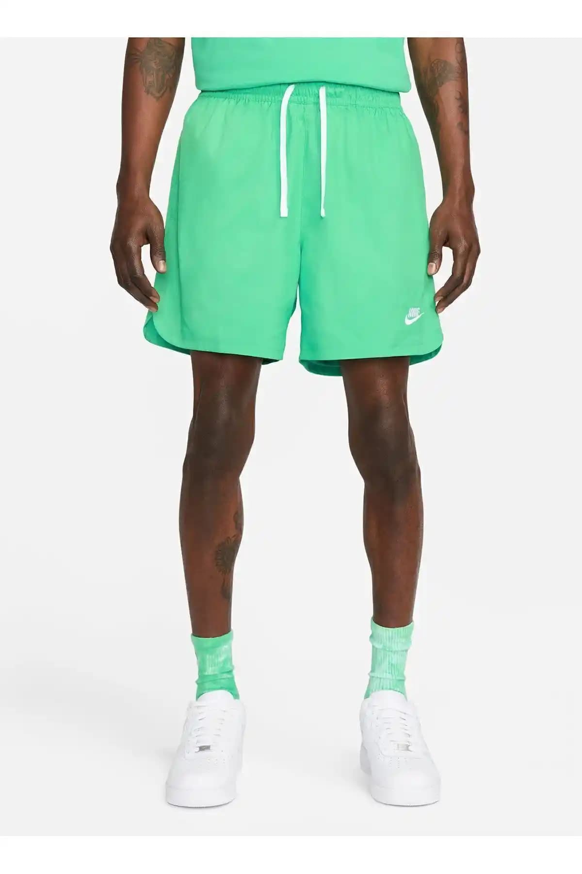 Nike Mayo Şortlar: Yaz ve Plaj Modasının En Trend Parçaları