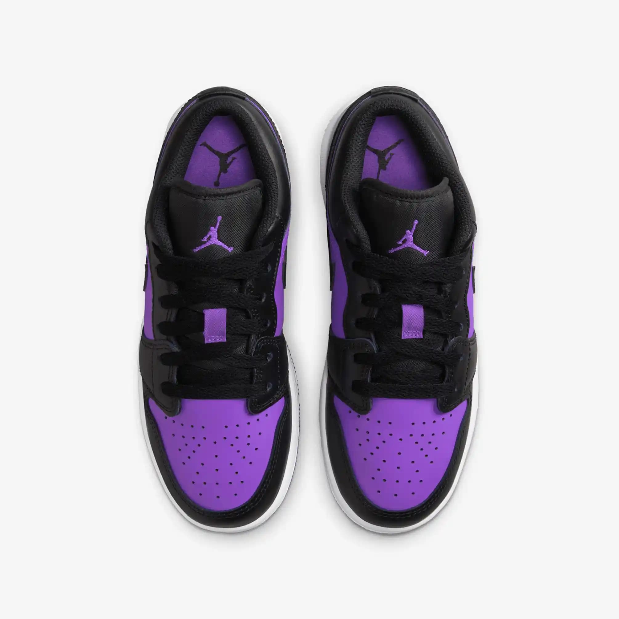 Nike Mor Jordan Modelleri: Moda Dünyasında Renk ve Tarzın Simgesi