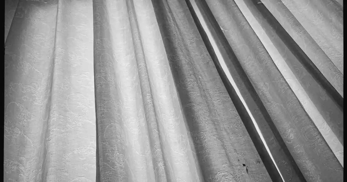 Nike PSG Eşofman Takımı: Spor Şıklığını Günlük Hayata Taşıyan Modern Tasarım