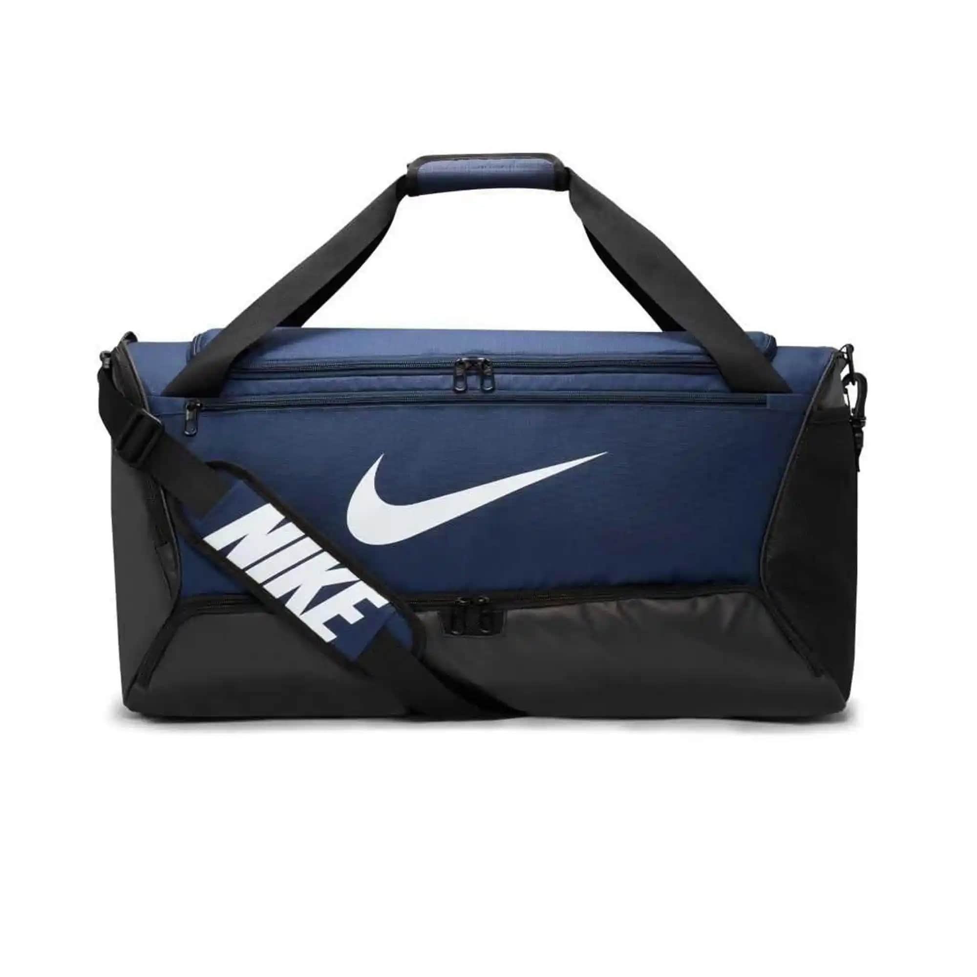 Nike Spor Çantaları: Moda ve Fonksiyonun Birlikte Sunulduğu Modern Tasarımlar