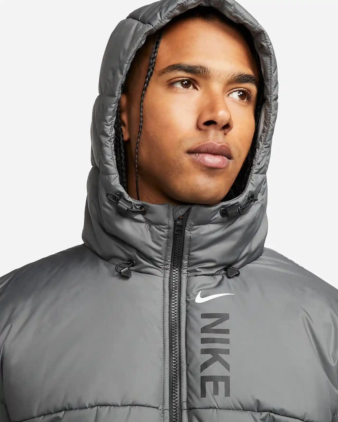 Nike Sportswear Hybrid Koleksiyonu: Spor ve Moda Dünyasının Yenilikçi Simgesi