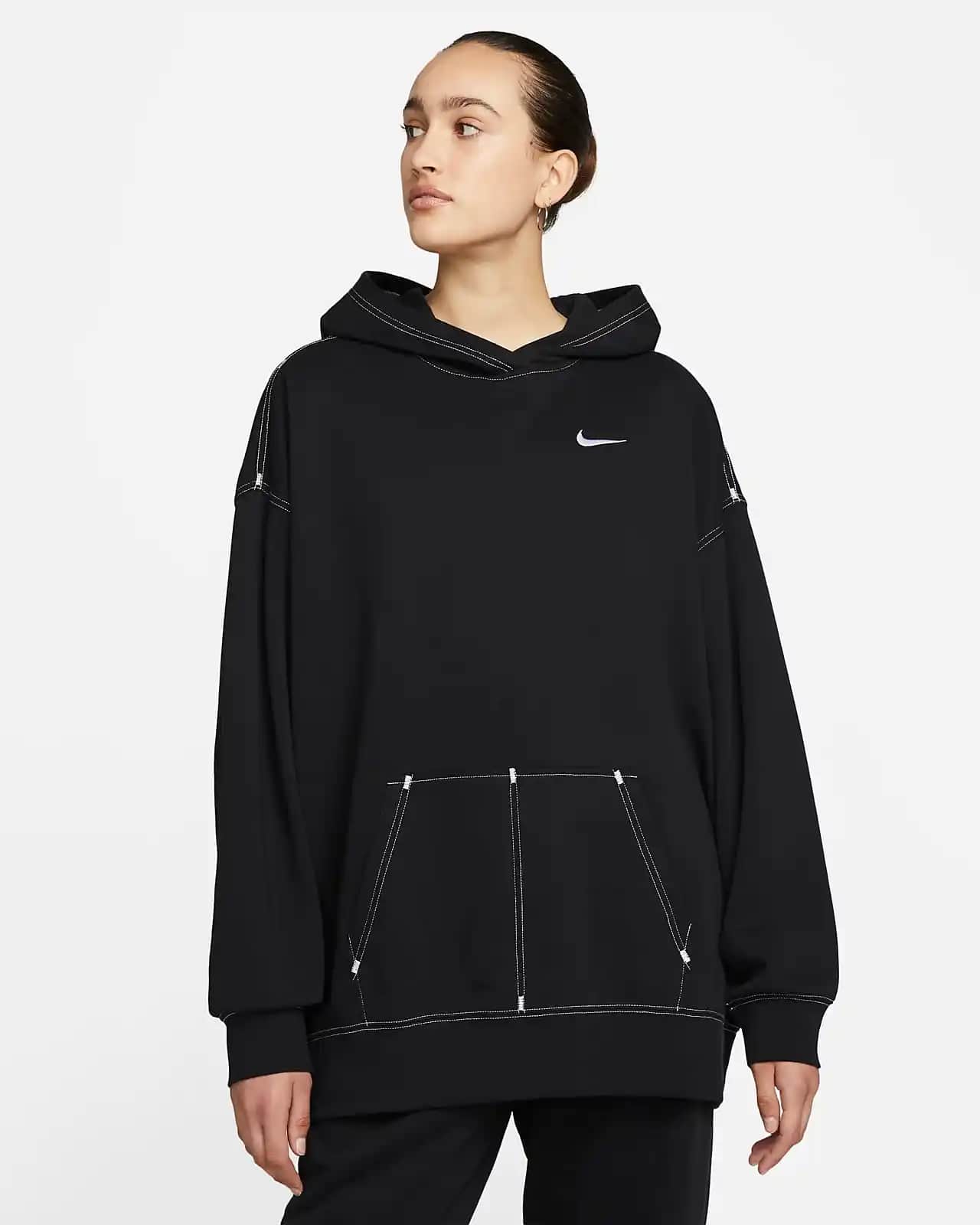 Nike Swoosh Logosu ve Moda Dünyasındaki Yeri: Spor ve Şıklığın İkonu