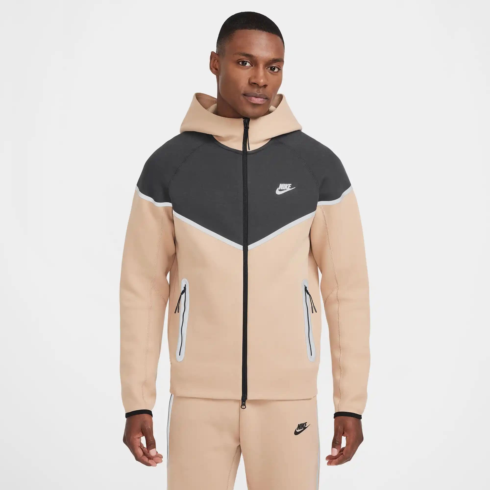 Nike Tech Fleece Bej Koleksiyonu ile Moda ve Konforun Mükemmel Uyumu
