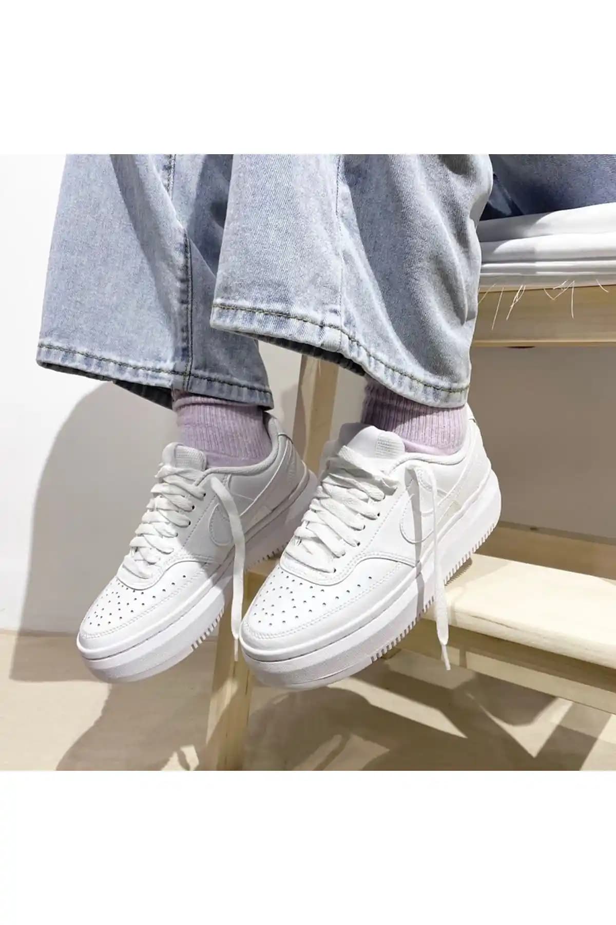 Nike Yüksek Taban Beyaz Ayakkabılar Moda ve Fonksiyonellikte Yeni Trendler