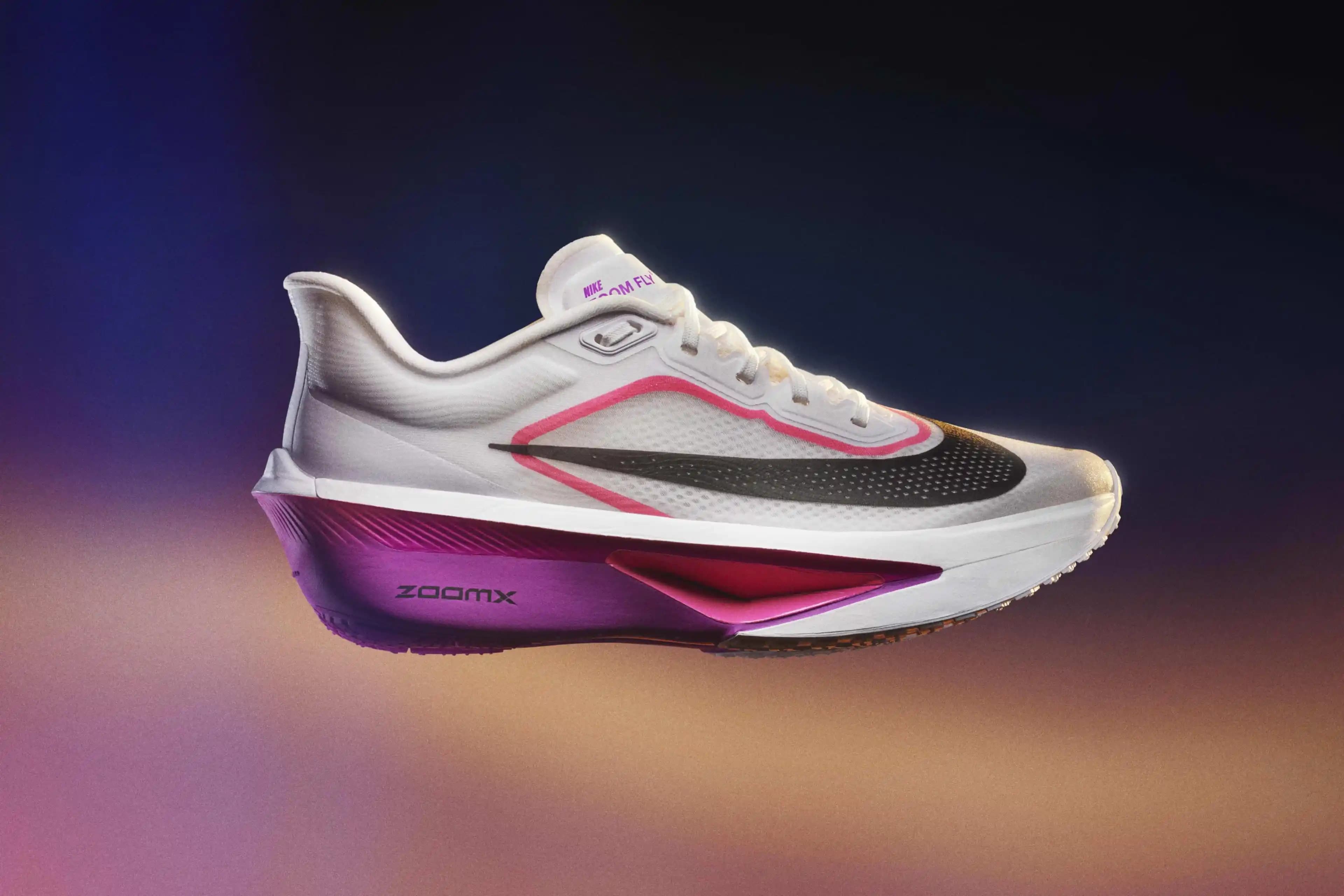 Nike Zoom Fly: Performans ve Şıklık Sunan Yenilikçi Spor ve Moda Ayakkabısı